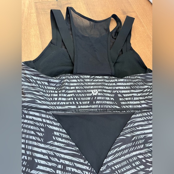 Lululemon Running In The City Stripe Feather Print Slate Black Tank Top Size 6 - Picture 4 of 5